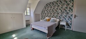 4 chambres, fer et planche à repasser, accès au Wi-Fi (inclus)