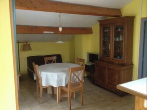 Dining - Independent apartment in the countryside, near rivers: canoe (Mirabel)