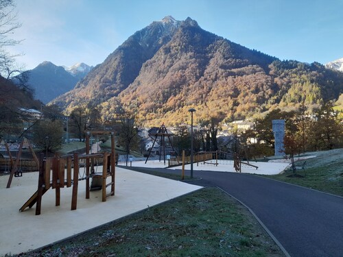 Appartement centre ville proximité des télécabines calme état neuf parking privé