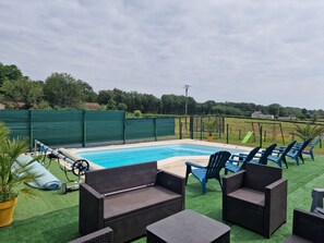 Outdoor pool, a heated pool - Comfortable house sleeps 8, private pool & jacuzzi, view of nature and animals (Savigny-Poil-Fol)