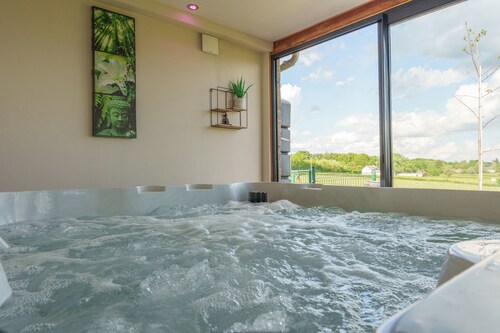 Confortable maison 8 couchages piscine & jacuzzi  privés  vue nature et animaux