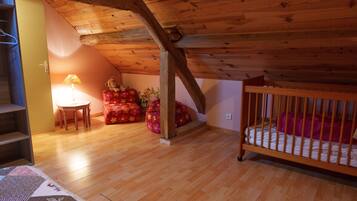 3 Schlafzimmer, Bügeleisen/Bügelbrett, Reisekinderbett, kostenloses WLAN