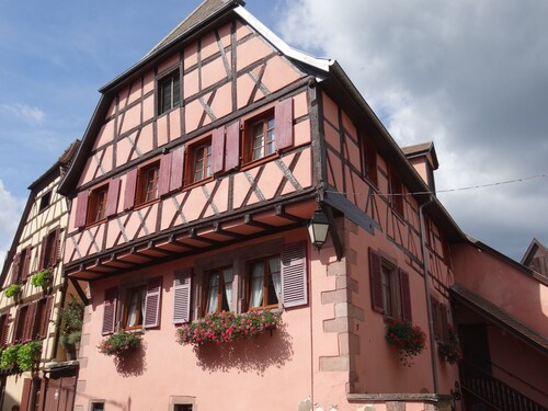 Spacious air-conditioned gîte for 2 to 4 people