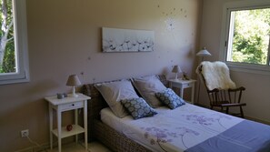 4 dormitoris, planxa i posts de planxar, wifi gratuïta i roba de llit 
