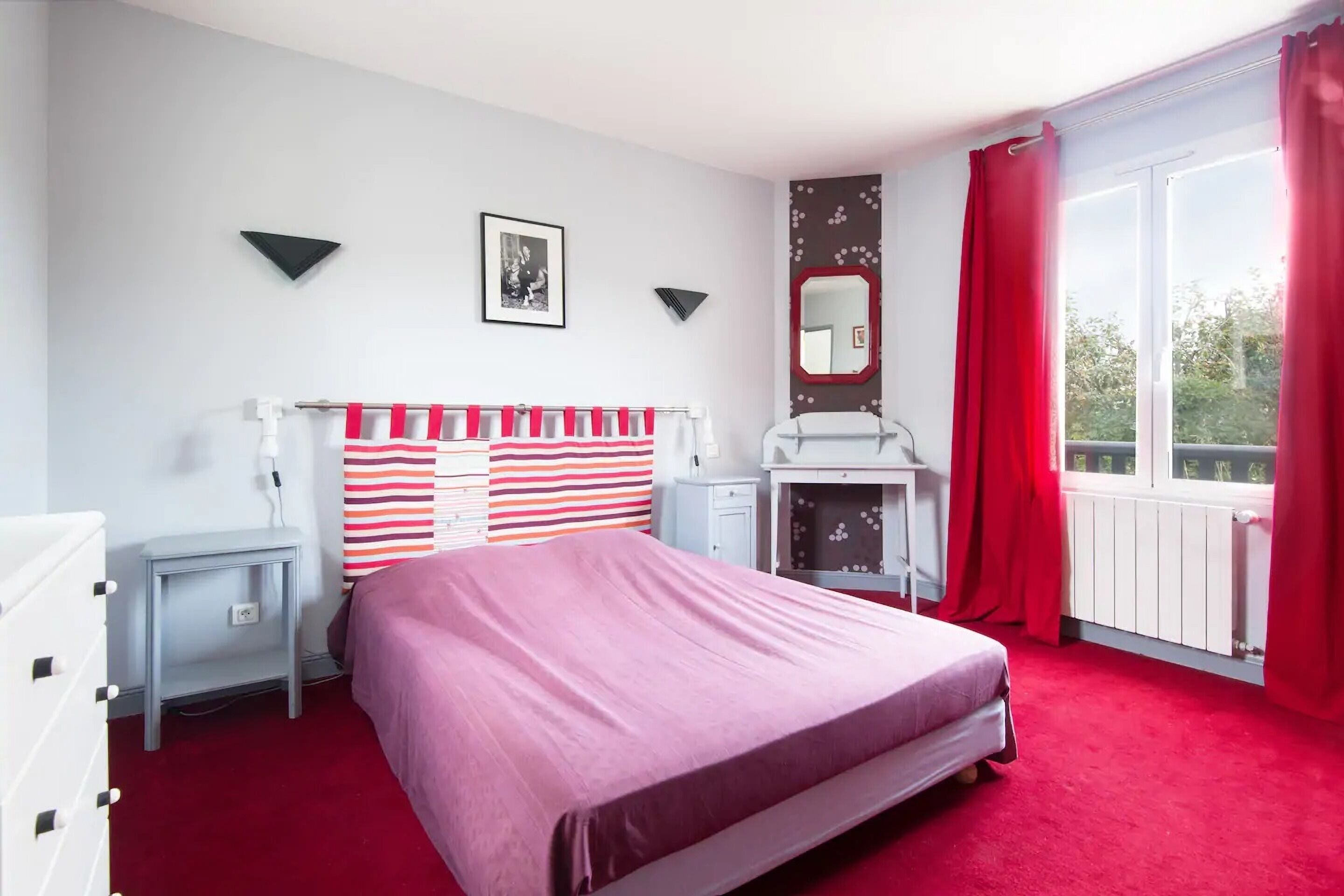 4 bedrooms, desk, iron/ironing board, free WiFi
