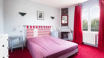 4 bedrooms, desk, iron/ironing board, free WiFi
