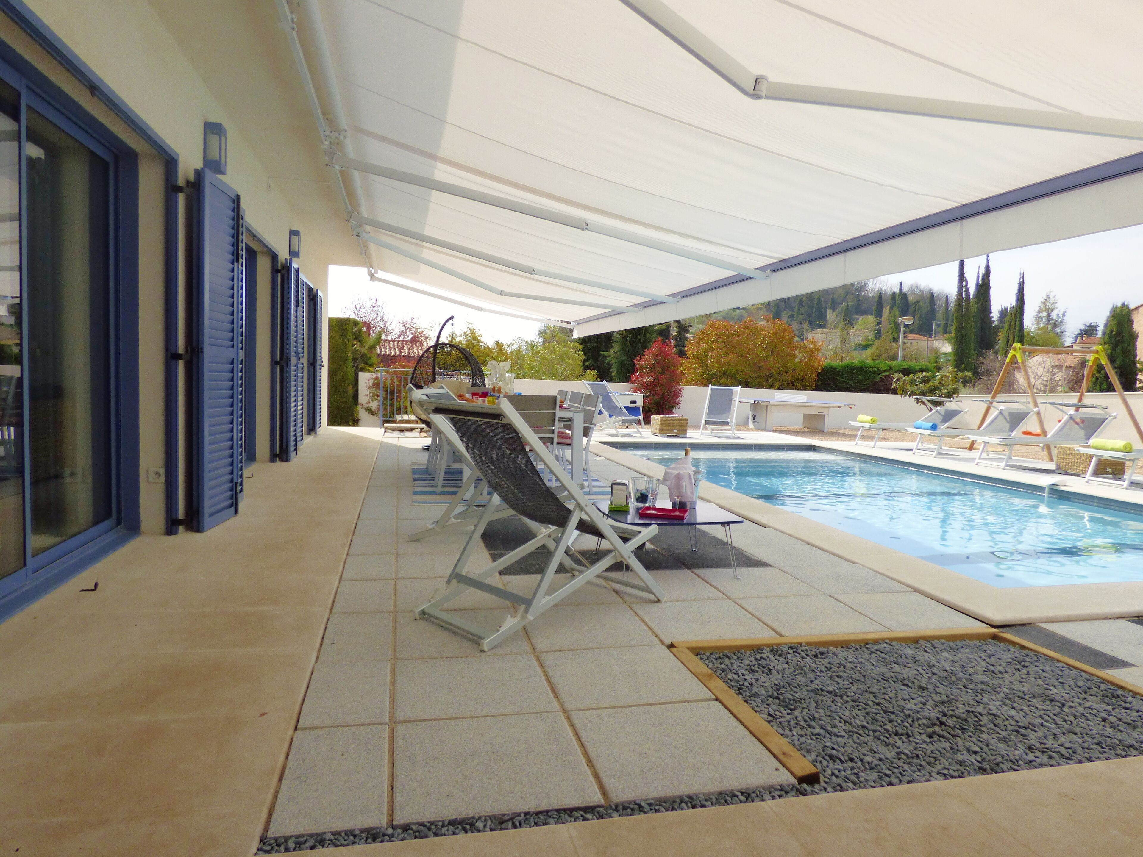 Lämmitetty uima-allas