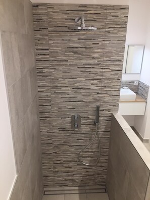 Combined shower/bathtub, hair dryer