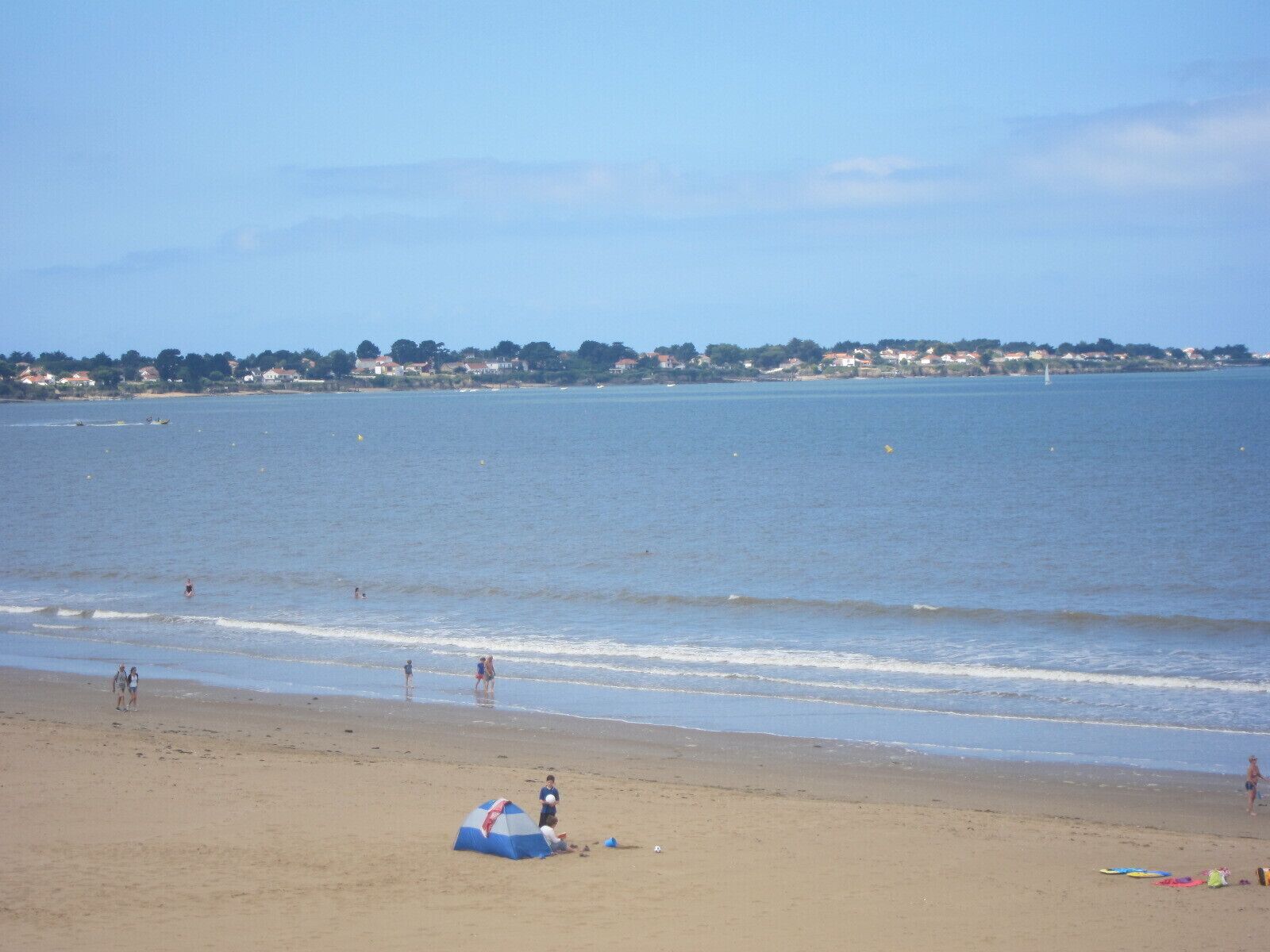 Una playa cerca
