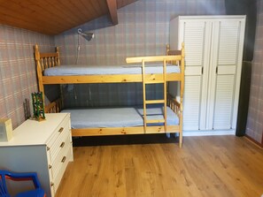 4 Schlafzimmer, Bügeleisen/Bügelbrett, Reisekinderbett, kostenloses WLAN