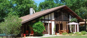 In the heart of the Médoc, beautiful family home close to ocean beaches.