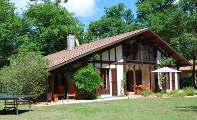 In the heart of the Médoc, beautiful family home close to ocean beaches.