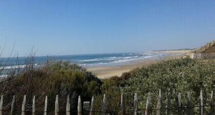 In the heart of the Médoc, beautiful family home close to ocean beaches.