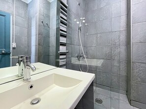 Hårføner og håndklær