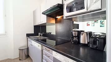 Réfrigérateur, micro-ondes, cafetière/bouilloire