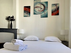1 bedroom, internet, bed sheets - Stylish and Modern 1 Bedroom Rue Florian (Cannes)
