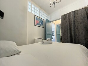1 bedroom, internet, bed sheets - Stylish and Modern 1 Bedroom Rue Florian (Cannes)