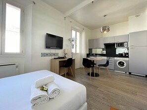 1 室のベッドルーム、インターネット、ベッドシーツ