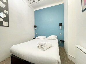 1 bedroom, internet, bed sheets - Stylish and Modern 1 Bedroom Rue Florian (Cannes)