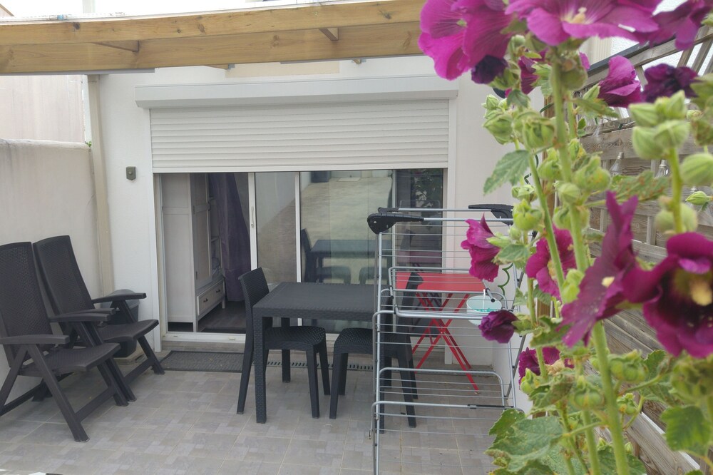independent studio, coastal village 15 minutes from La Rochelle and Ile de Ré,