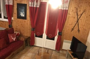 Televisión y chimenea 