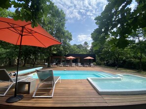 Outdoor pool, a heated pool - Heated swimming pools, sauna, gym, bicycles, a table tennis, quiet and high comf (Grayan Et L'hôpital)
