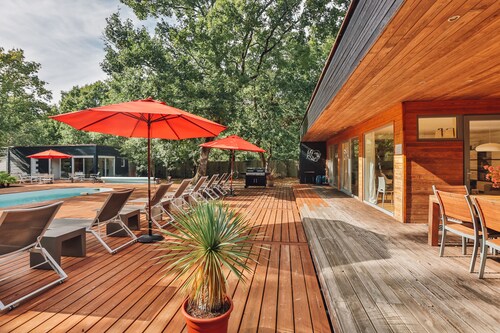  Piscine chauffée, Sauna, fitness, 8 vélos, 250 m² terrasse, pingpong, au calme!