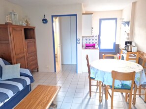 Interior - House in Batz Sur Mer  (Batz-sur-Mer)