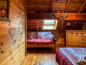 4 bedrooms, iron/ironing board, WiFi