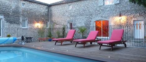 Een verwarmd zwembad