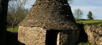 Le Figuier: In the heart of black Périgord, old farmhouse with panoramic view