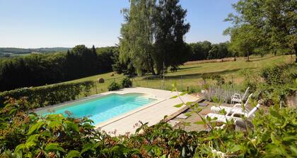 In the heart of black Périgord, old farmhouse with panoramic view