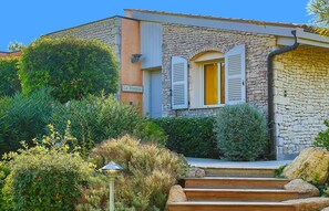 تفاصيل الفندق من الخارج