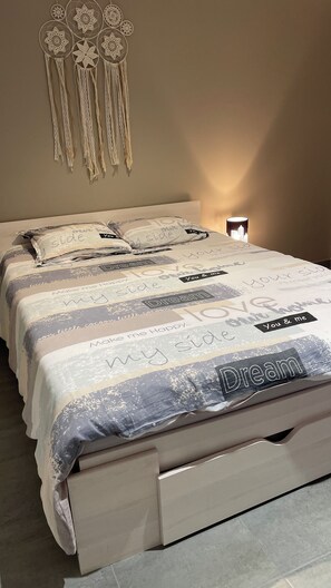 3 bedrooms, iron/ironing board, travel cot, free WiFi