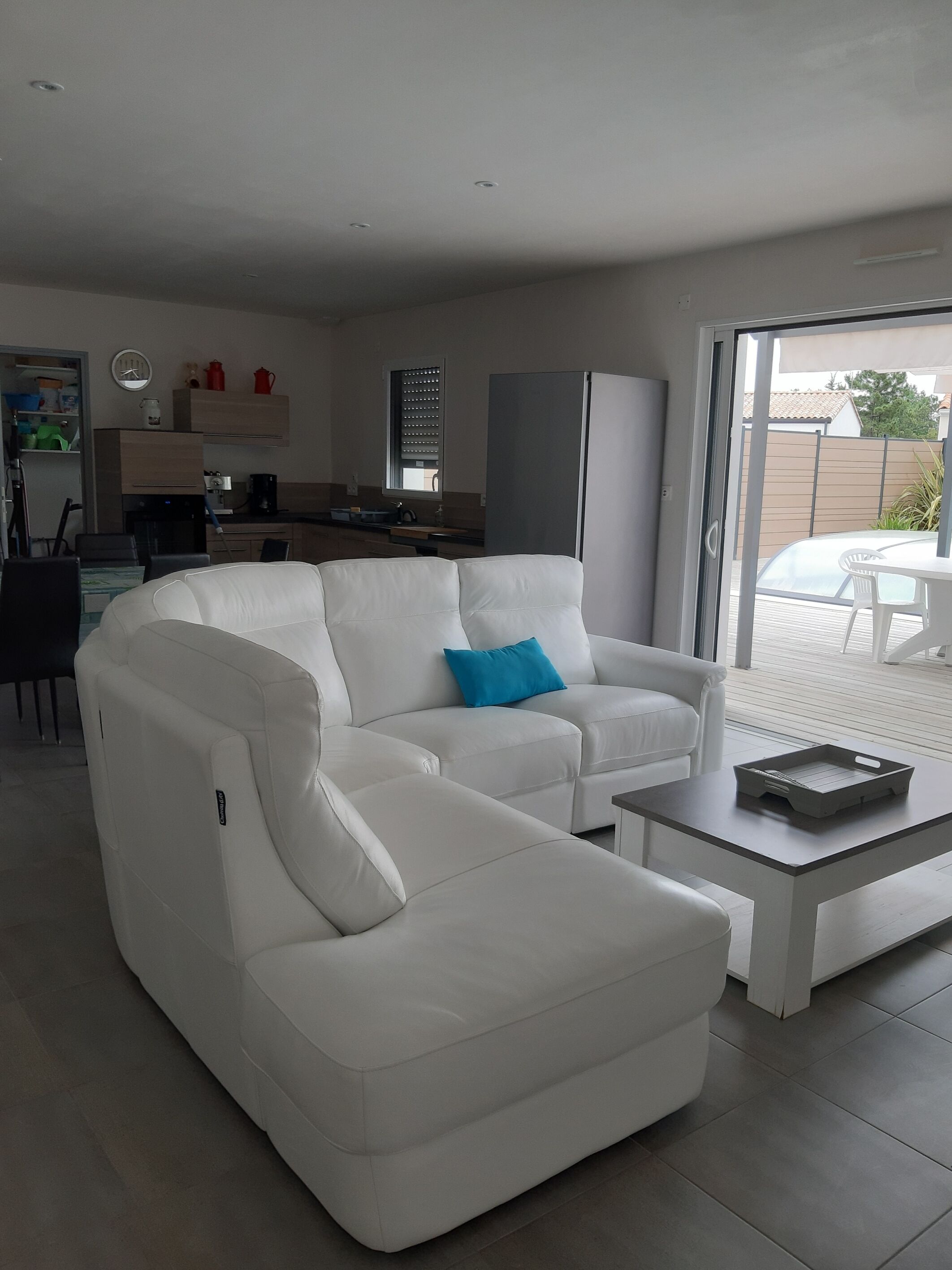 Télévision, livres, chaîne hi-fi