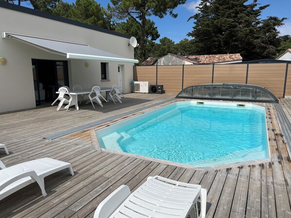 Indoor pool, outdoor pool