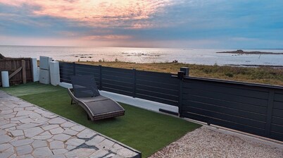House in front of sea, beach at 100 meters Calm