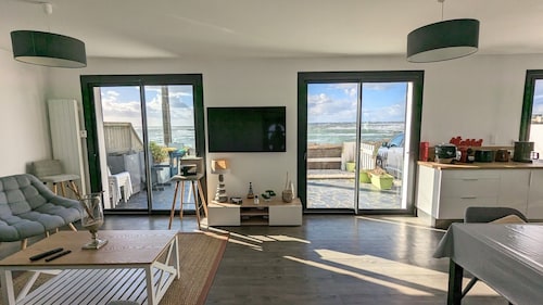 House in front of sea, beach at 100 meters Calm