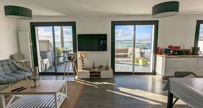 House in front of sea, beach at 100 meters Calm