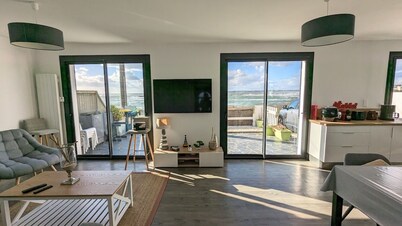 House in front of sea, beach at 100 meters Calm