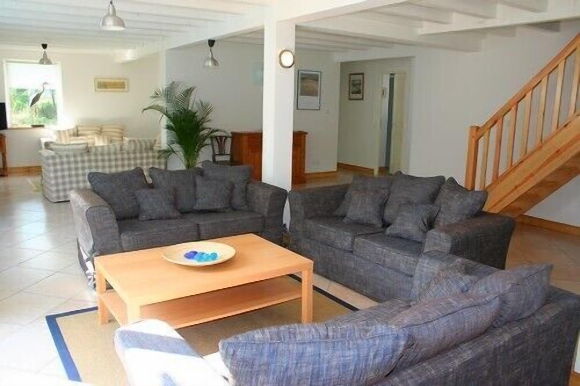 Near the Atlantic ocean, spacious house for 24 people with heated swimming pool