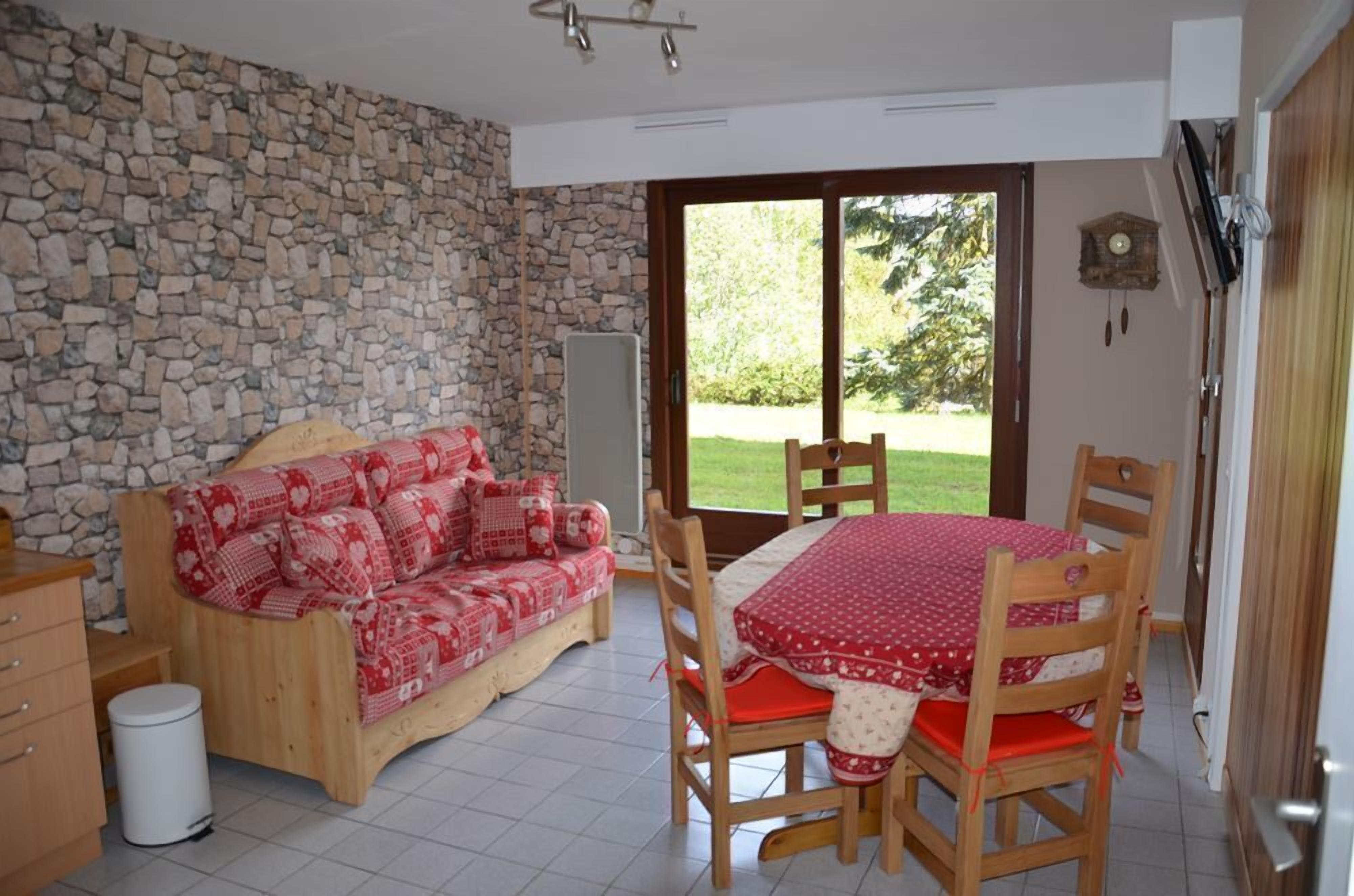 Apartment 4 pers + 2, all comfort, mountain decor, quiet area