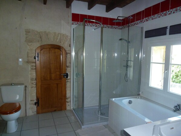 Combined shower/tub, hair dryer, towels, soap