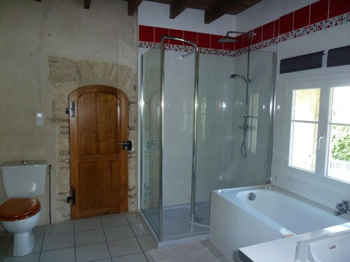 Near Taize-4 kms -'LE TINAILLER'  Character Stone House-8 Sleeps      