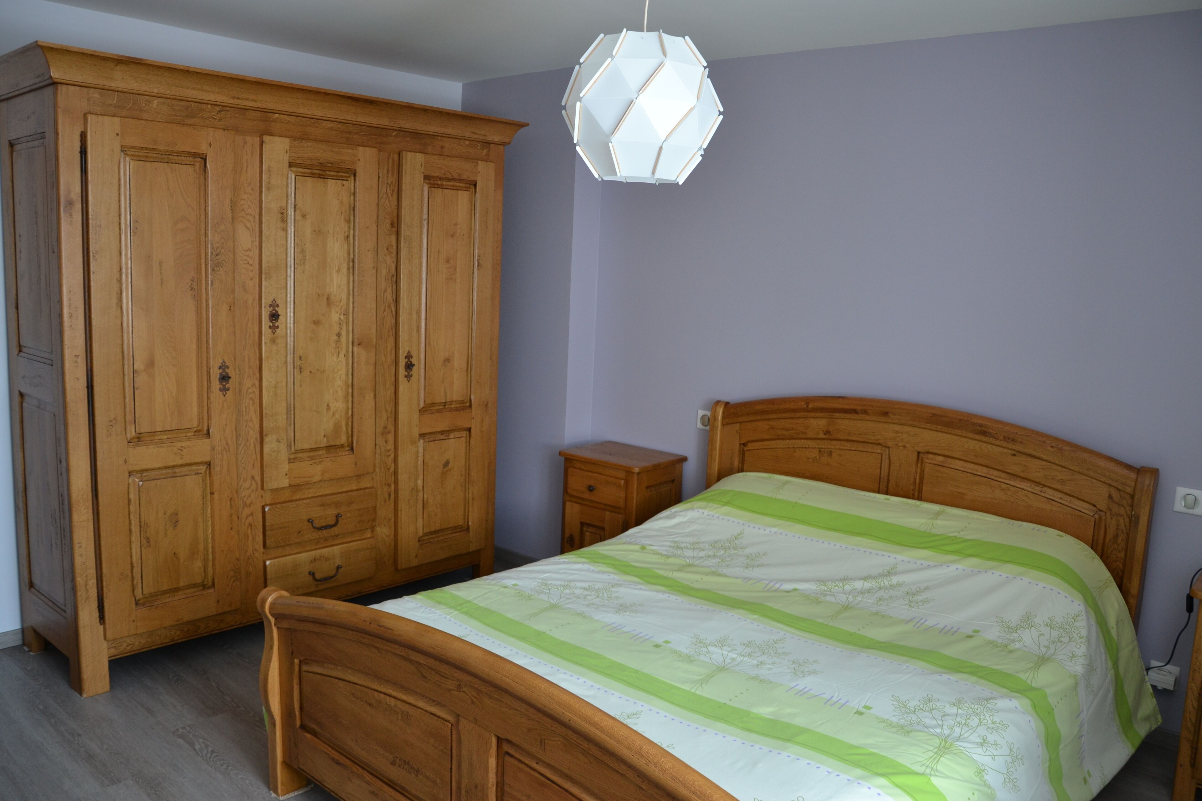 3 chambres, fer et planche à repasser, Wi-Fi, draps fournis