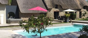 Authentic thatched cottage with pool and spa renovated in 2018