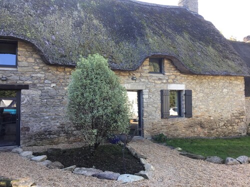 Authentic thatched cottage with pool and spa renovated in 2018
