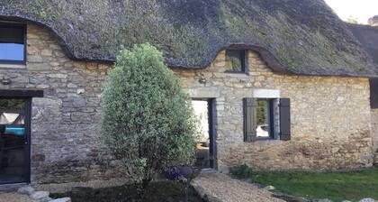 Authentic thatched cottage with pool and spa renovated in 2018