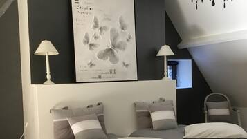 2 habitaciones, tabla de planchar con plancha y cuna de viaje