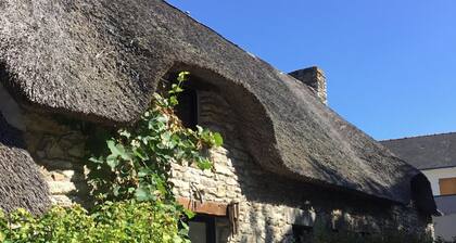 Authentic thatched cottage with pool and spa renovated in 2018